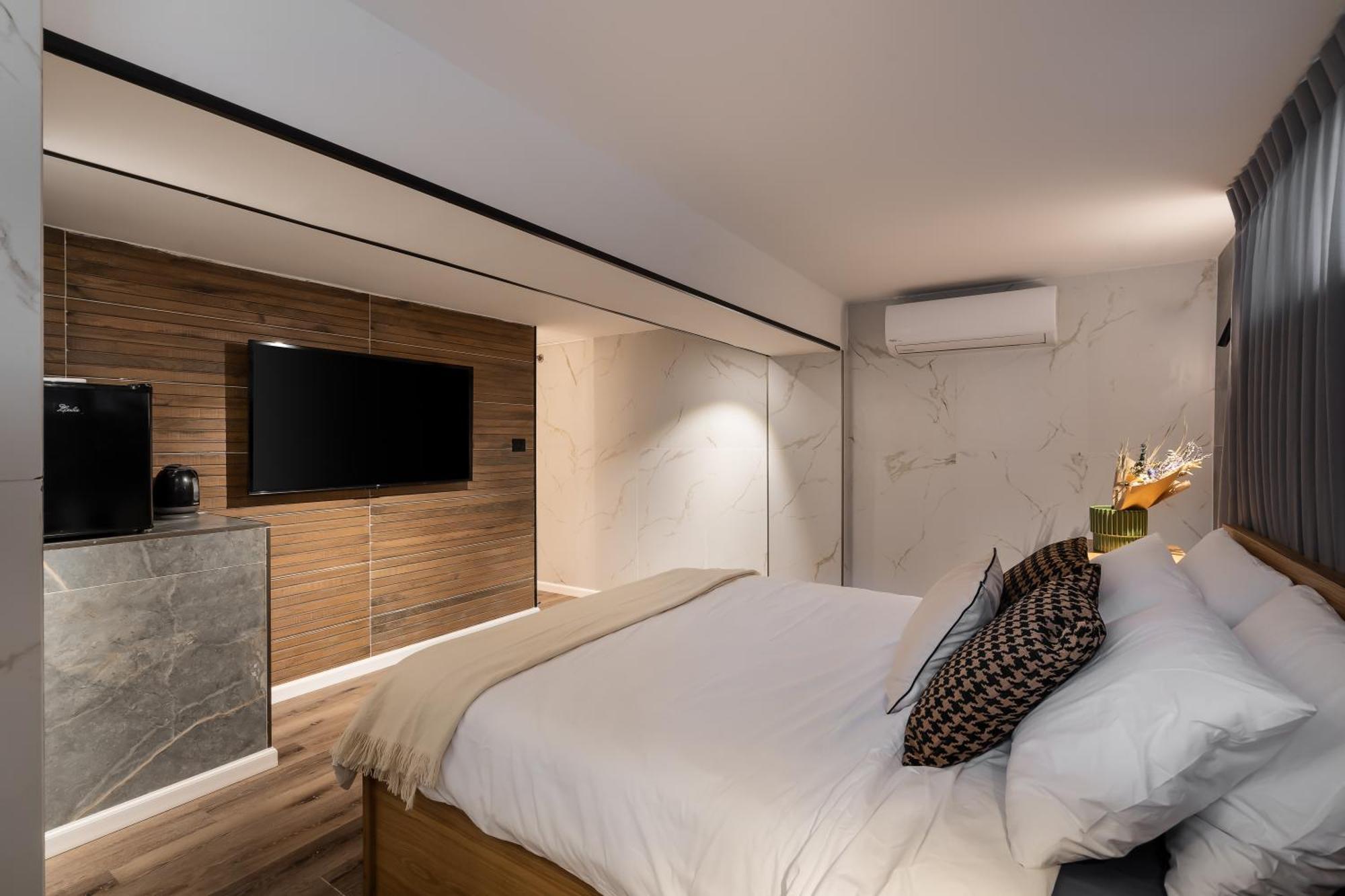 Mulan Hotel Тел Авив Екстериор снимка