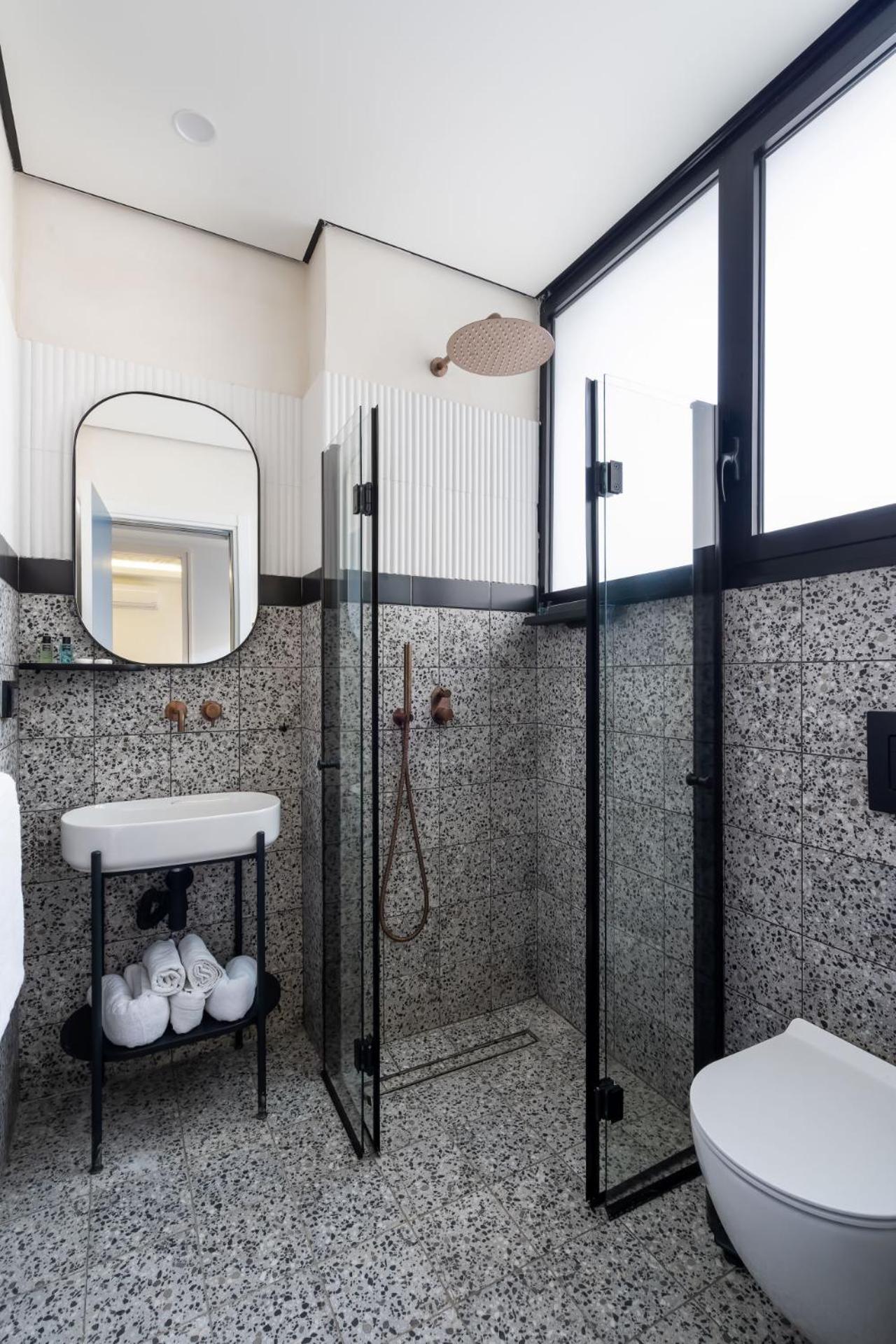 Mulan Hotel Тел Авив Екстериор снимка